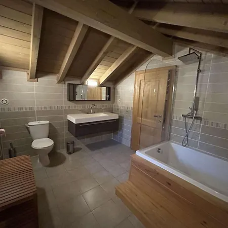 Apartment Spacieux 5 Pieces Pour 8 Personnes A Meribel Avec Parking Prive - Fr-1-180-666